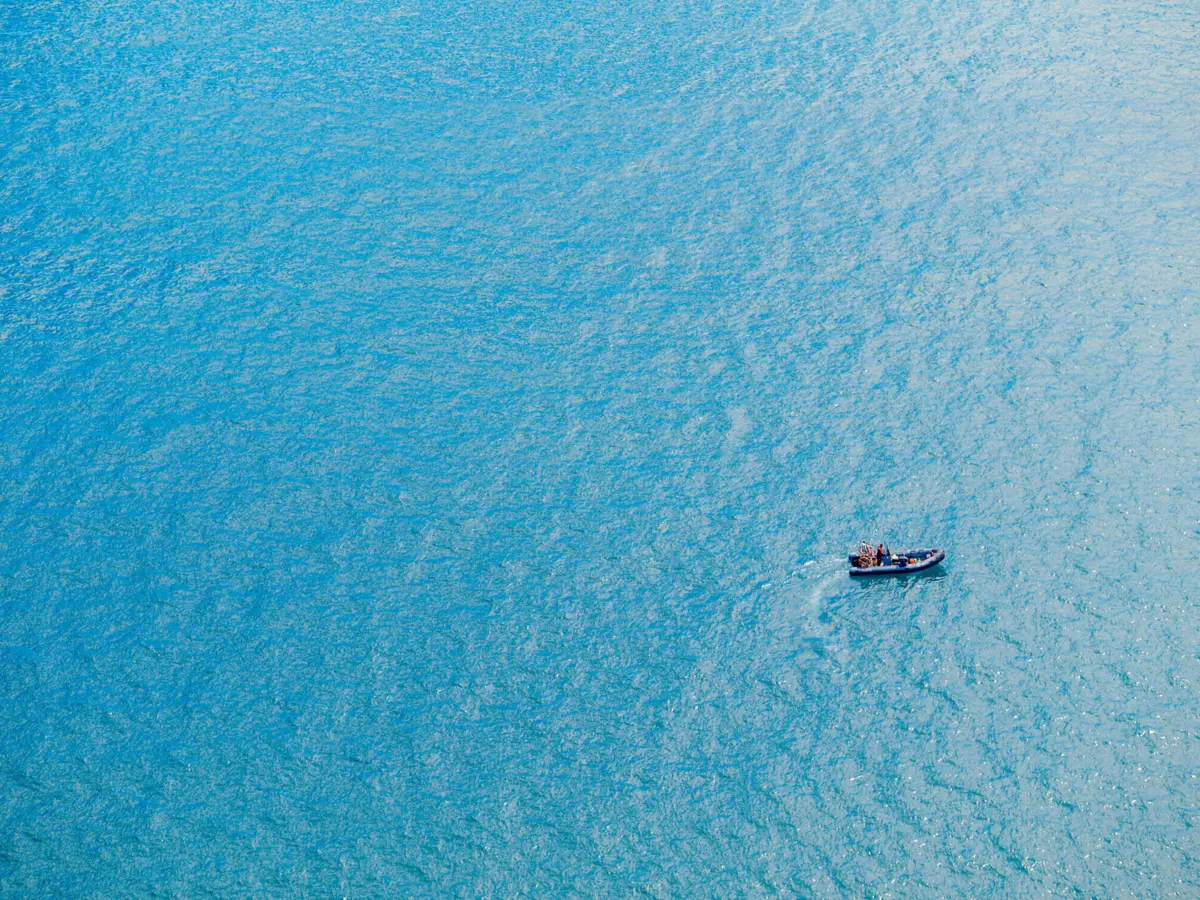 Imagem de contexto do artigo Marinheiro e cadela resgatados após dois meses perdidos no mar