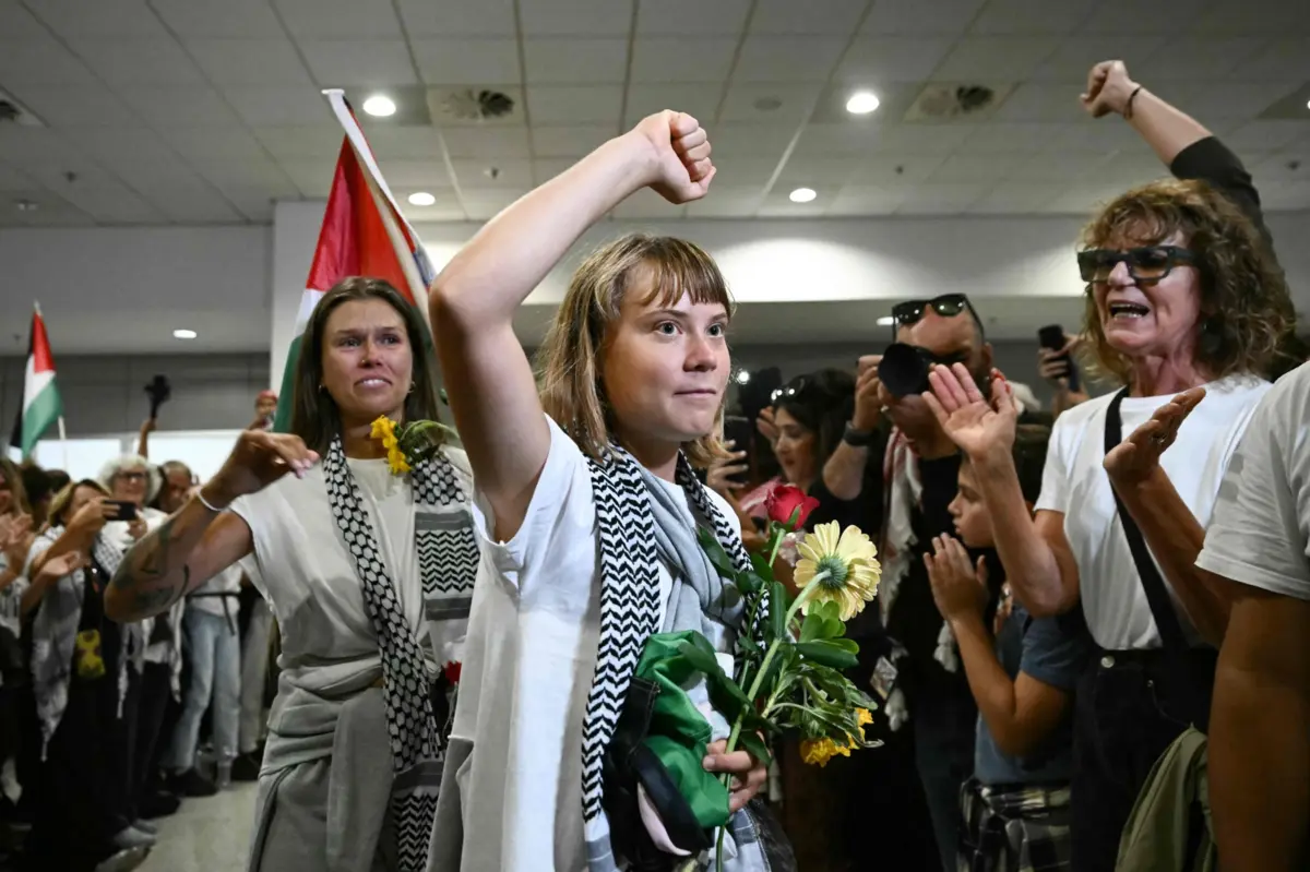 A ativista sueca Greta Thunberg denunciou "abusos" durante a detenção