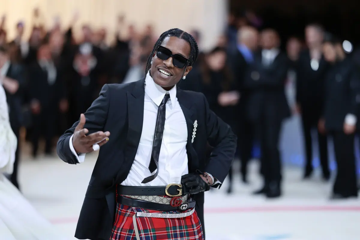 A$AP Rocky mantém um relacionamento com a cantora Rihanna