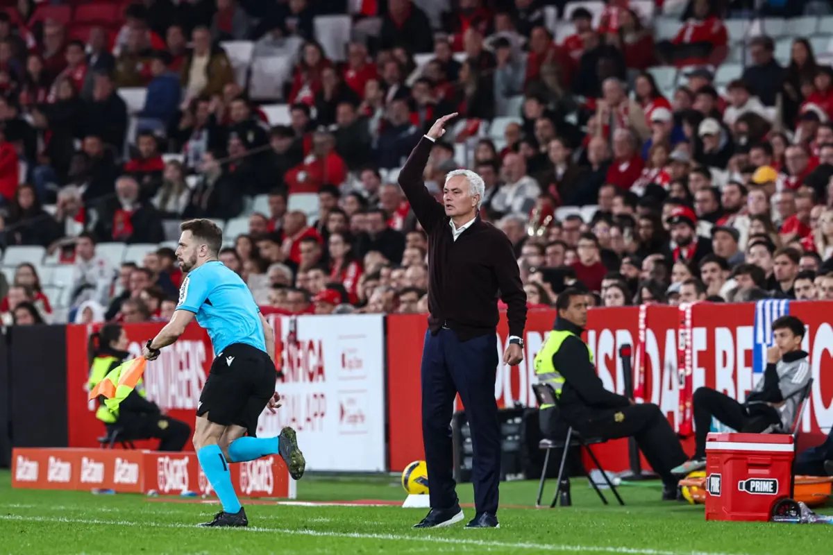 José Mourinho tem de lidar com várias baixas no plantel do Benfica