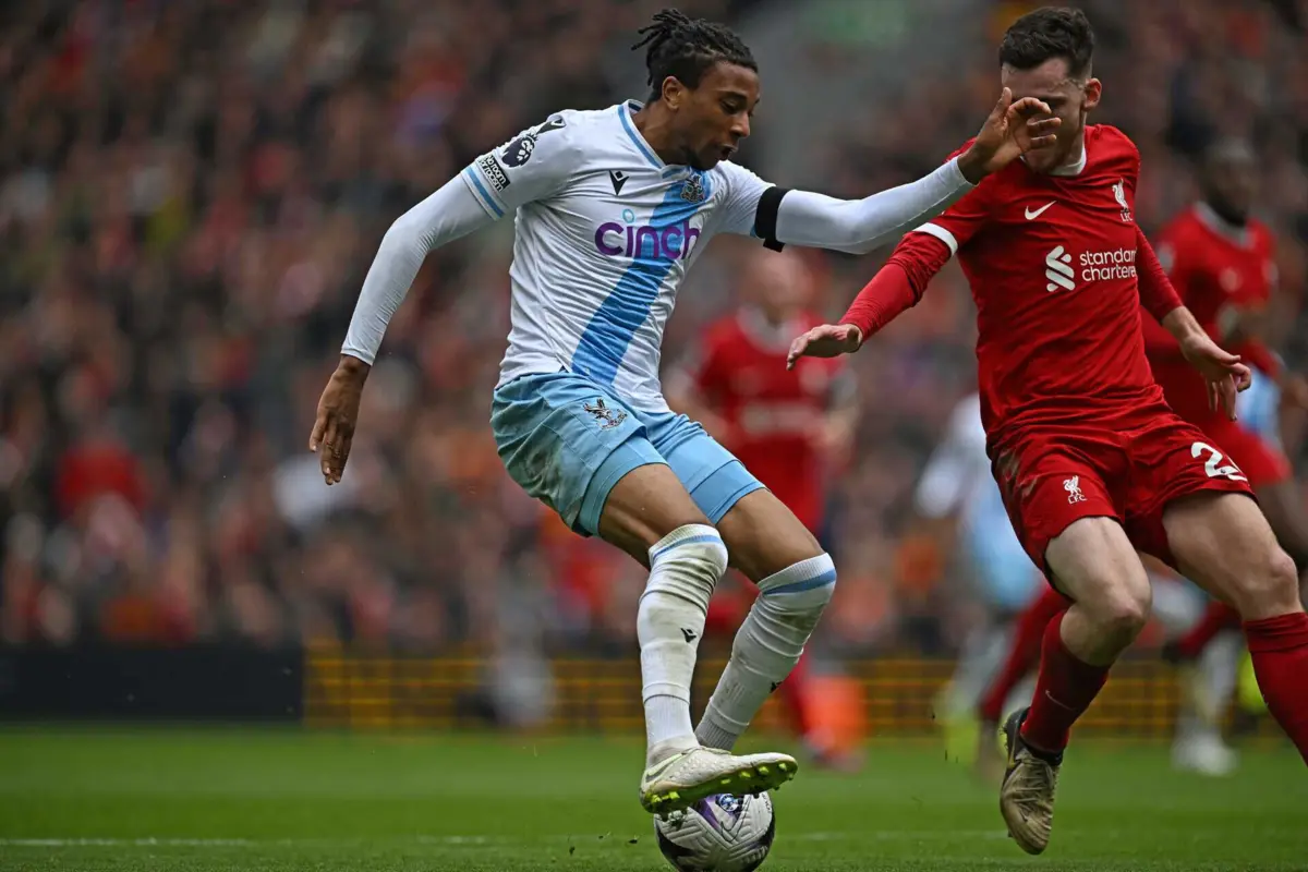 Extremo francês ao serviço do Crystal Palace