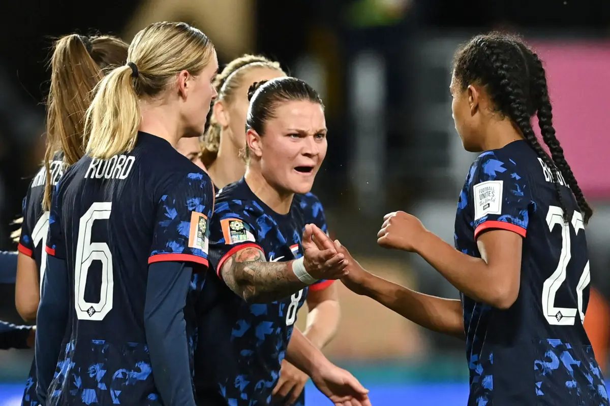 Países Baixos golearam o Vietname e venceram o Grupo E do Mundial feminino de futebol