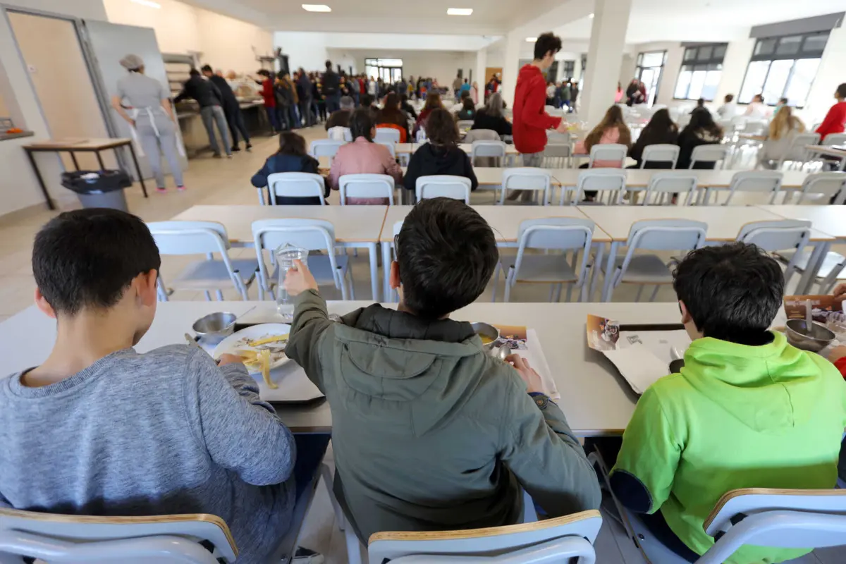 Câmara fornece a alimentação e as aulas extracurriculares a todos os alunos, inclusive àqueles com dívidas