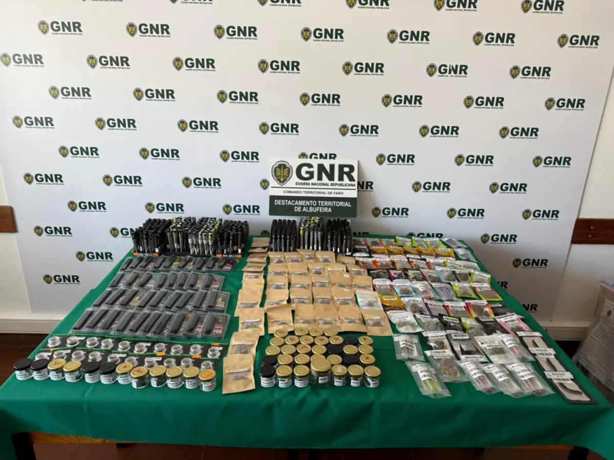 Na última fiscalização, GNR apreendeu mais de mil produtos ilegais, em duas smartshops de Albufeira