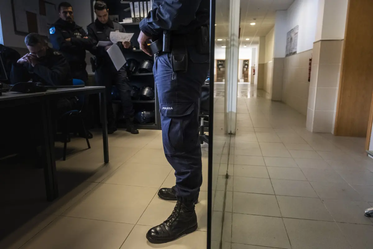 Bruno Gonçalves, atualmente a prestar serviço na Polícia Municipal de Lisboa, está indiciado pelos crimes de infrações relacionadas com grupo terrorista