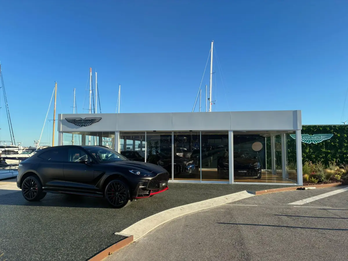 Aston Martin Lisboa abriu novo showroom na Marina de Cascais