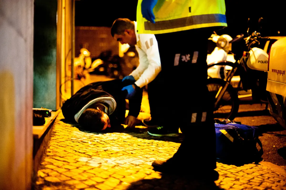 Consumo de álcool em excesso em ambiente noturno