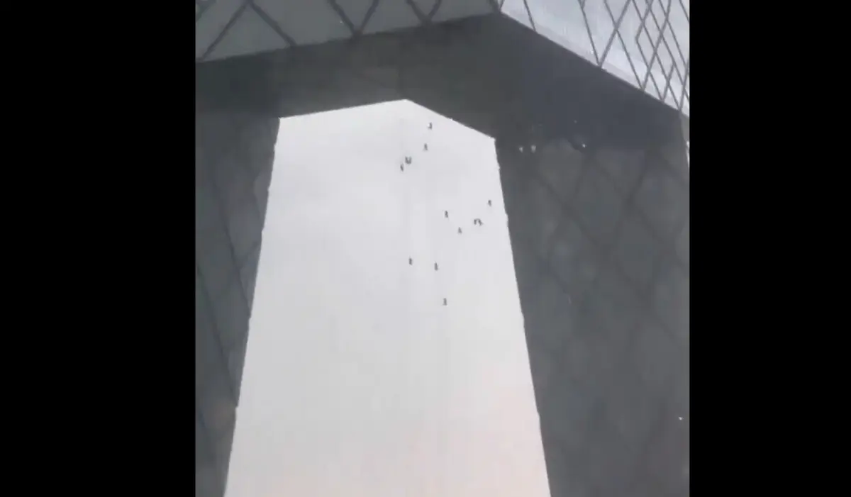 Os trabalhadores conseguiram descer e não houve feridos