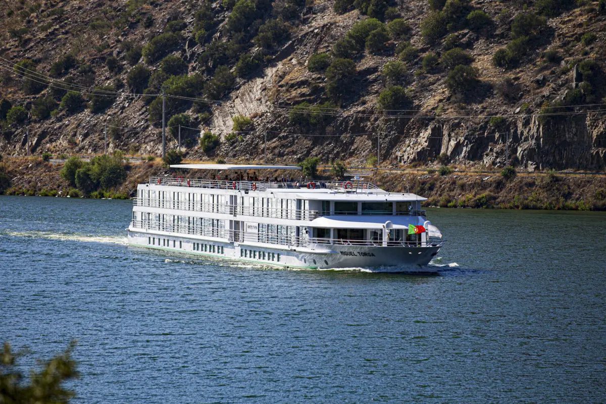 A maioria dos autarcas defende a cobrança de dois euros por passageiro dos navios