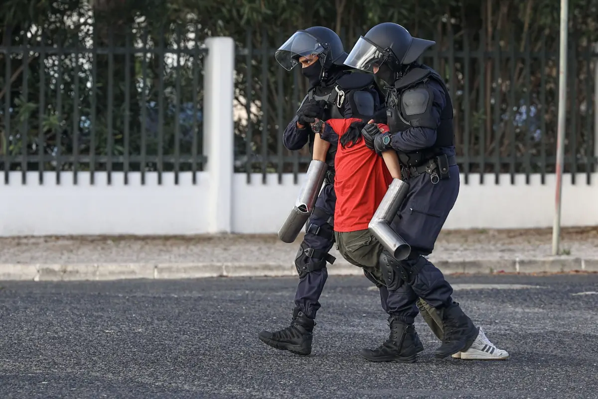 Ativista detido por protesto antes do Conselho de Ministros