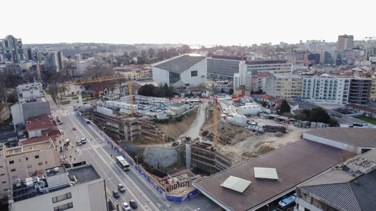 Edifício vai ser construído por cima das linhas Rosa e Rubi da Estação da Casa da Música