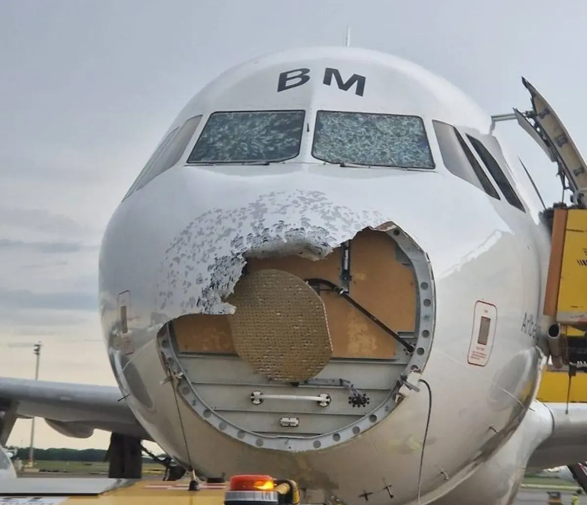 Imagem de contexto do artigo Tempestade de granizo danifica cockpit de avião que se aproximava de Viena