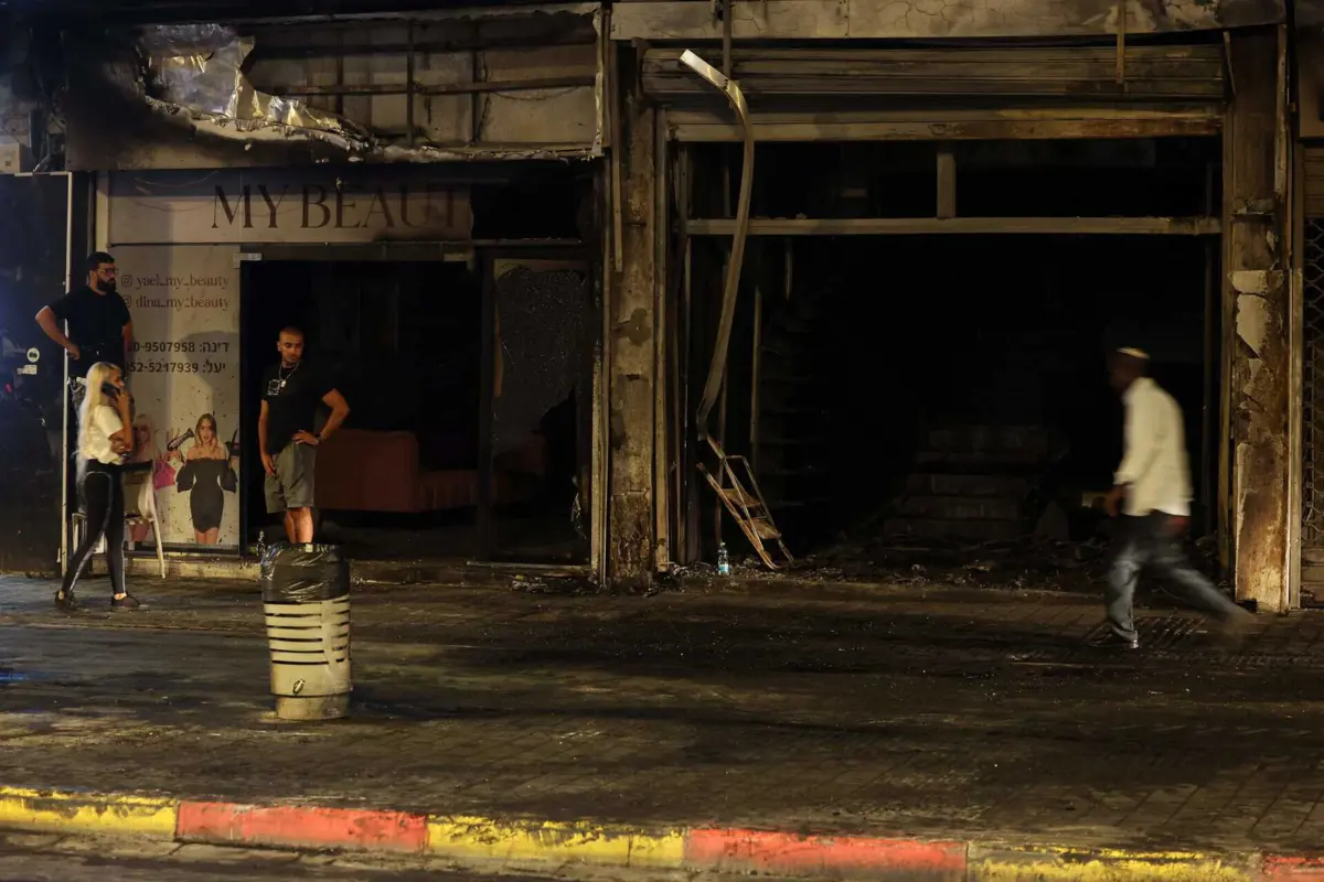 Local em Ramla onde o carro explodiu