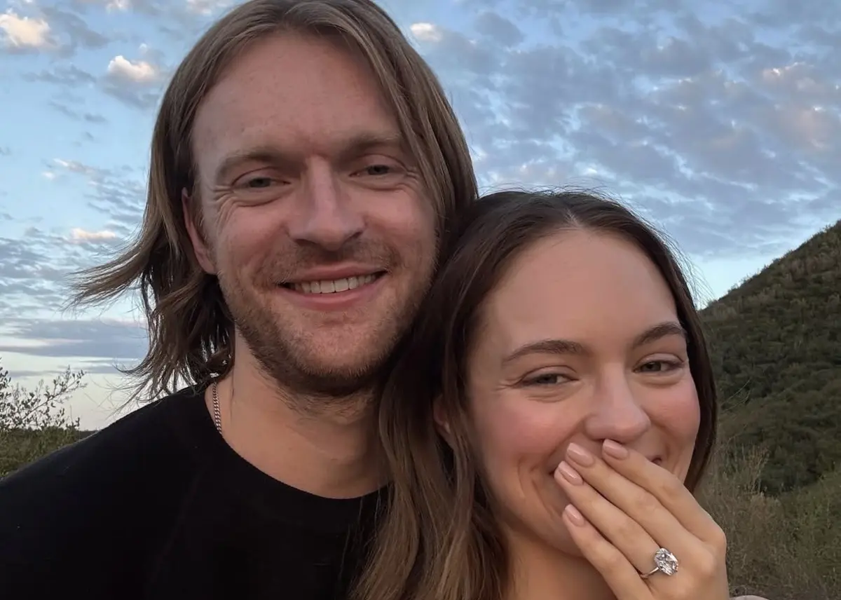 Finneas O'Connell e Claudia Sulewski namoram desde 2018