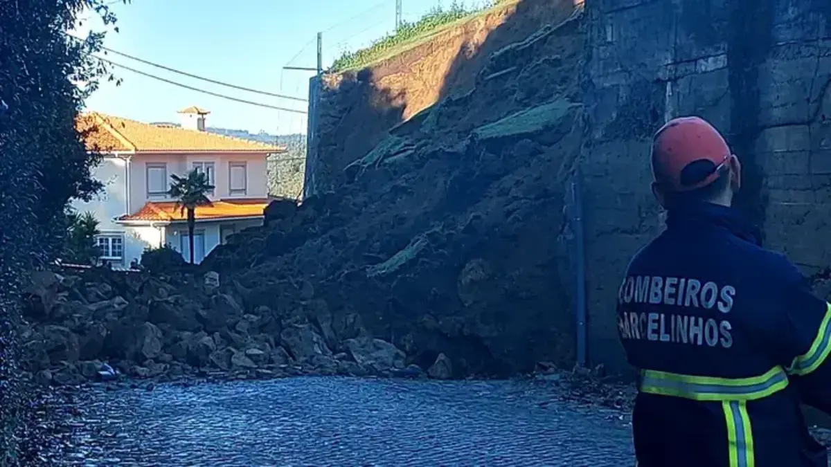 Imagem de contexto do artigo Família lança campanha para reconstruir muro destruído pela tempestade Cláudia
