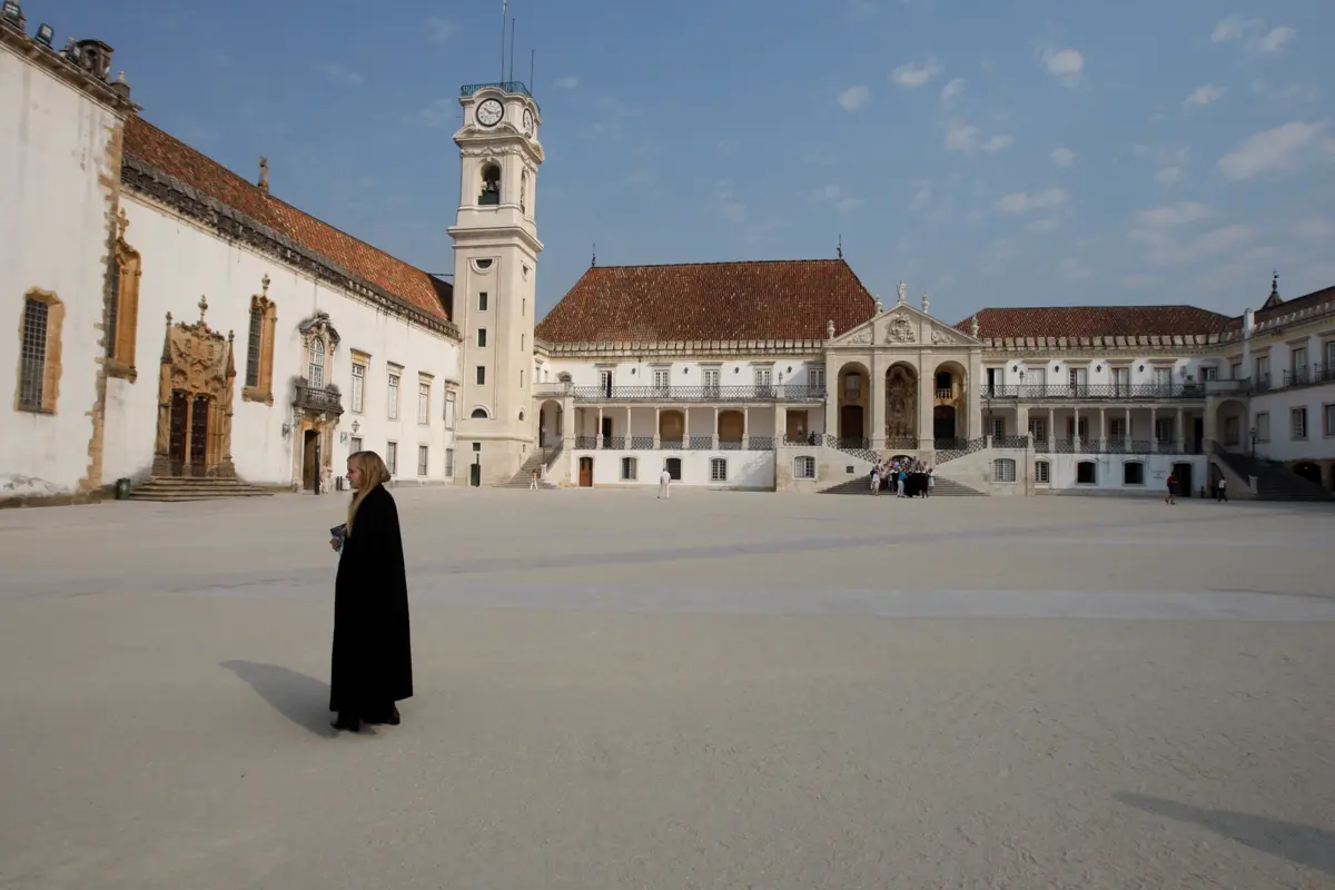Imagem de contexto do artigo Universidade de Coimbra melhora programa para reter alunos