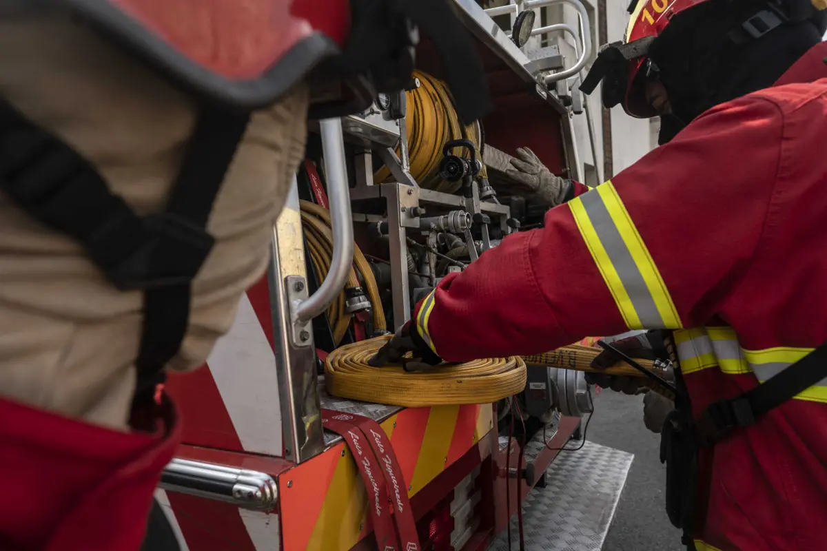 Incêndio defagrou numa empresa de material elétrico