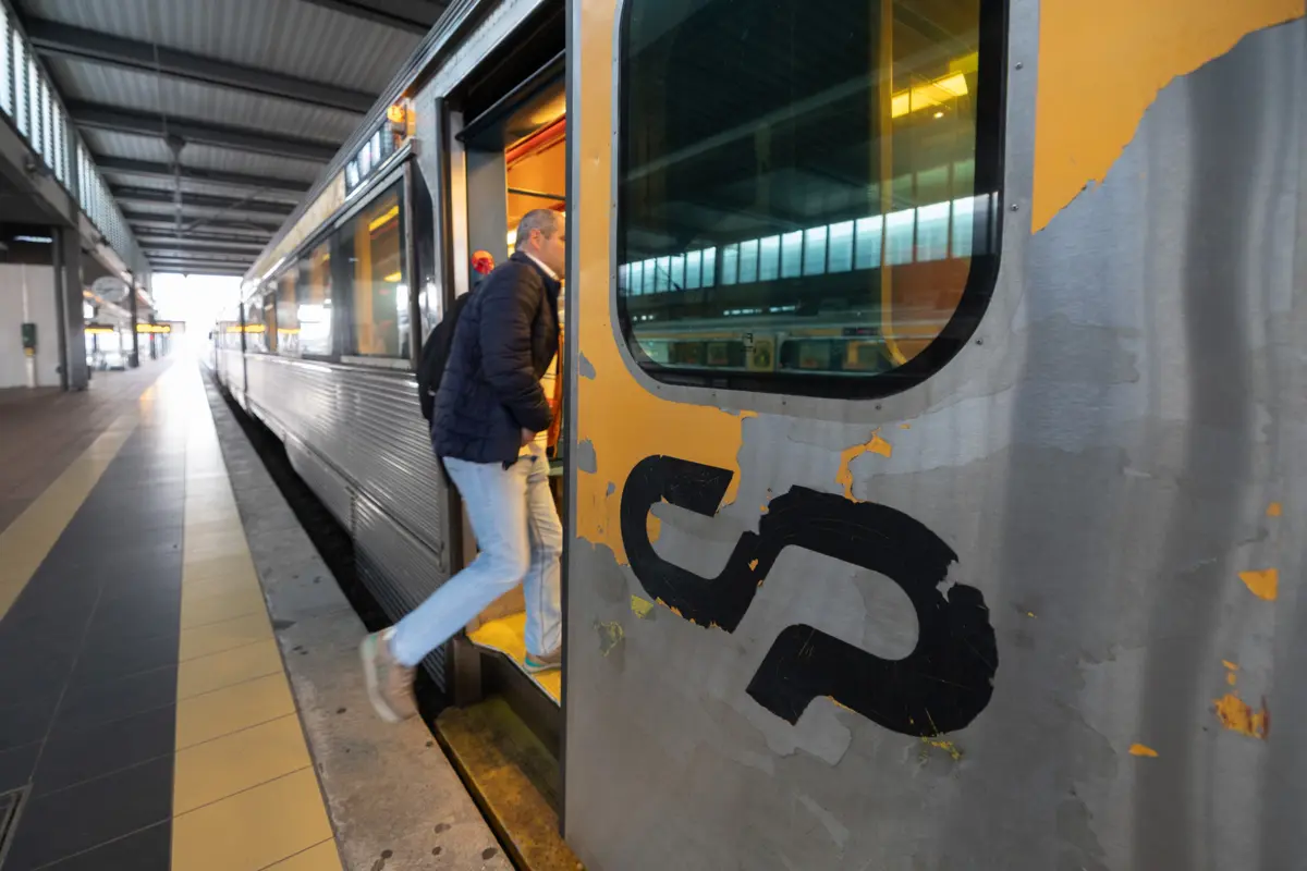 Greve de comboios dura até 14 de maio