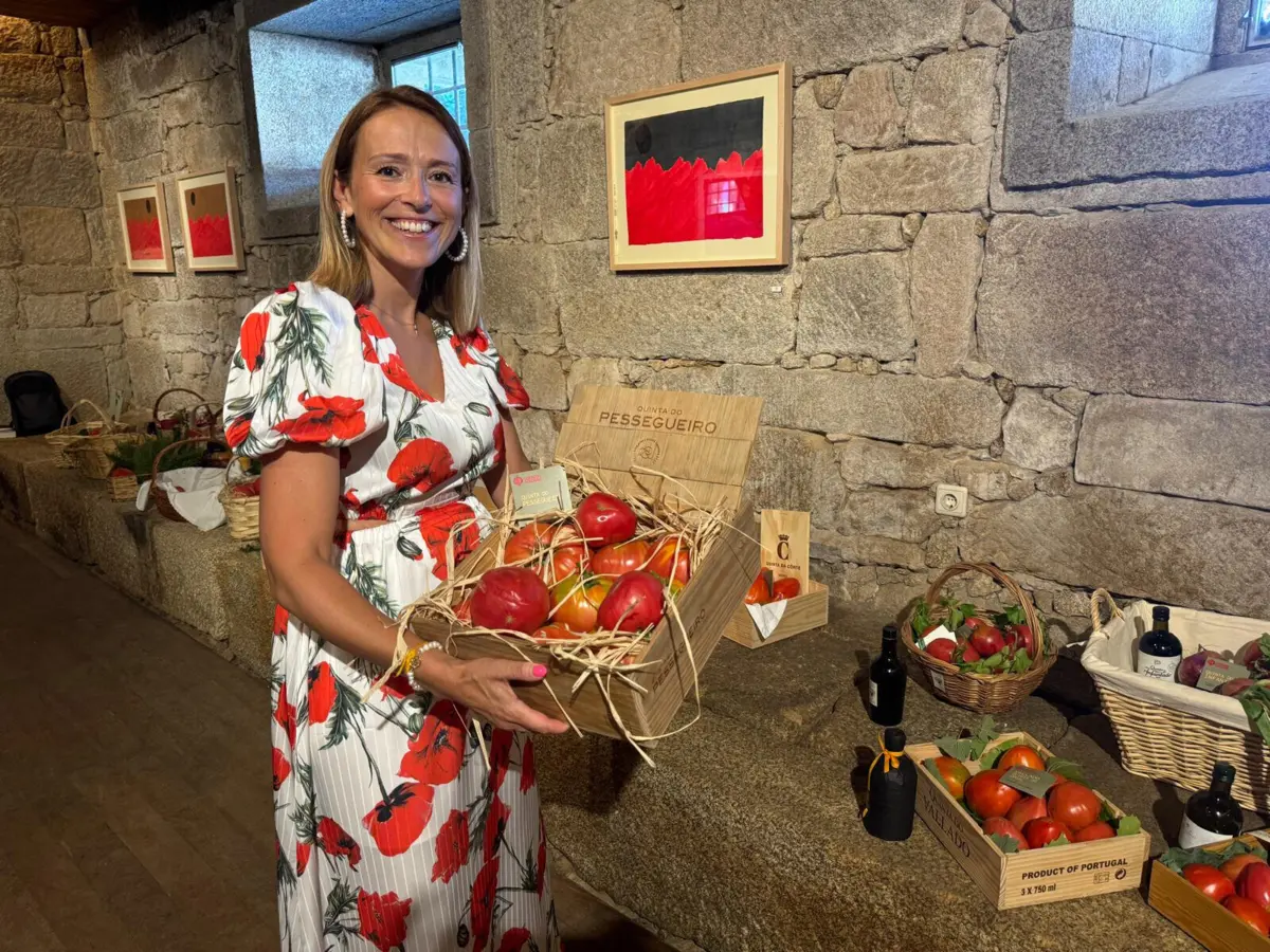 Célia produz tomates na Quinta do Pessegueiro