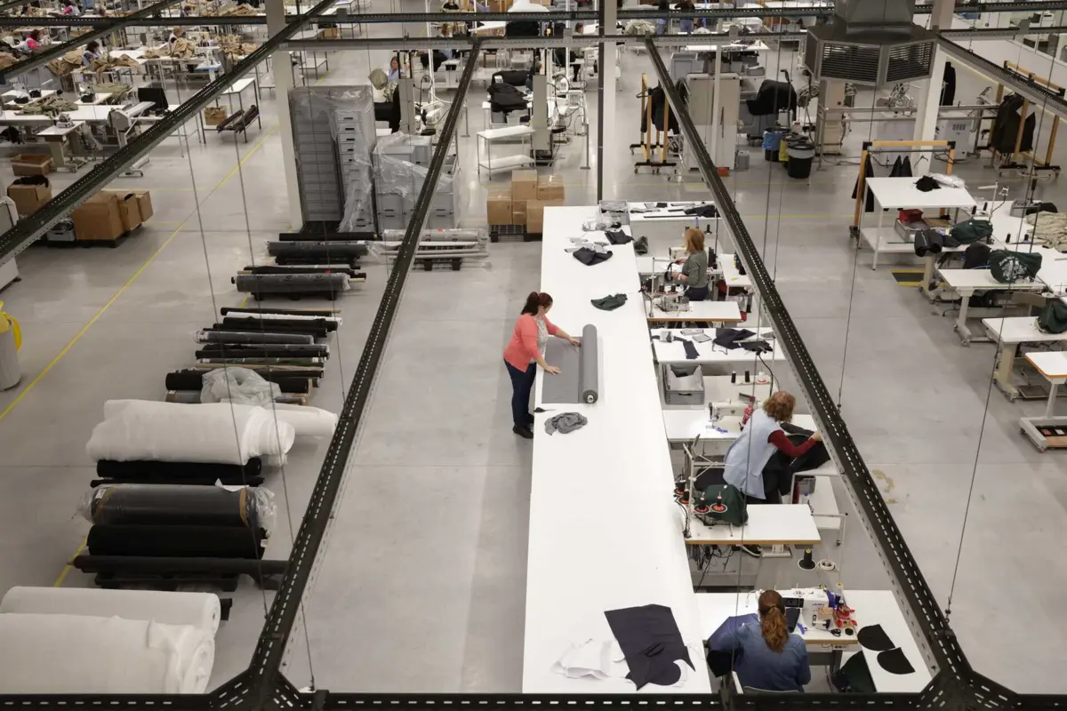 As indústrias transformadoras, como o têxtil, foram responsáveis por 22% do total do país