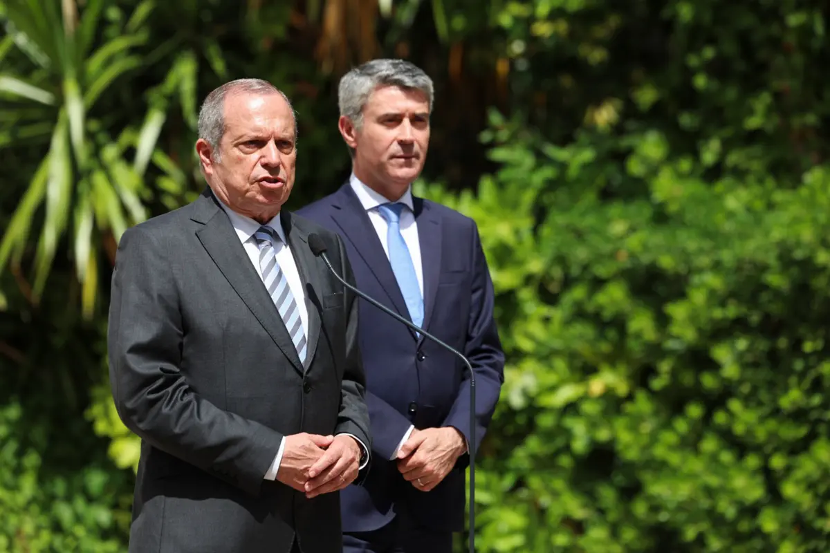 Carlos César declarou apoio à candidatura única de José Luís Carneiro à liderança do Partido Socialista