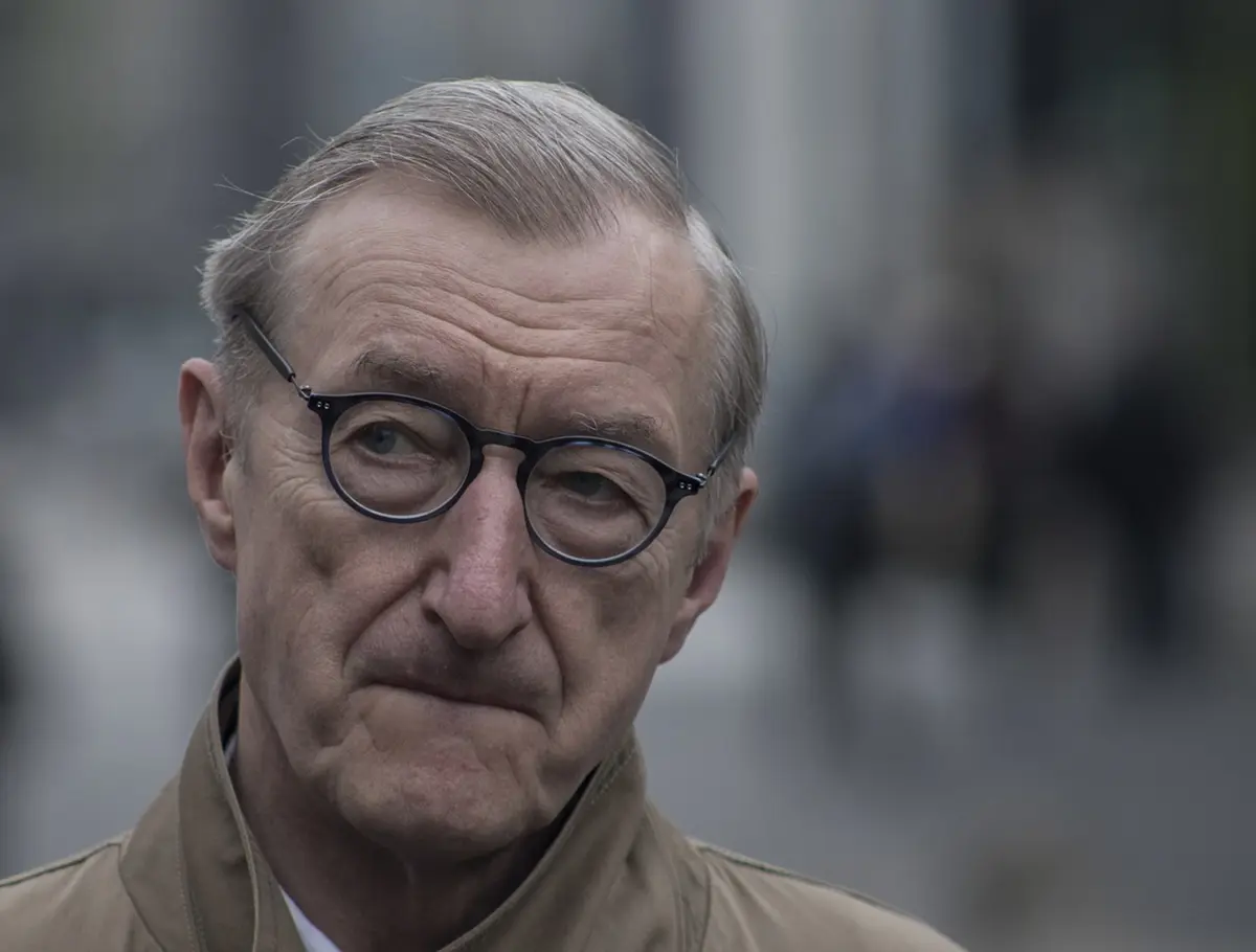 Livro resulta da adaptação de cinco crónicas radiofónicas do autor inglês