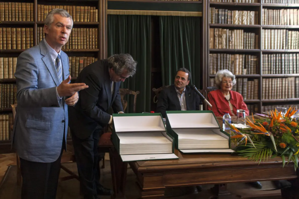 José Augusto Bernardes foi, entre outras funções, diretor da Biblioteca Geral da Universidade de Coimbra (2011-2018) e coordenou o Centro Interuniversitário de Estudos Camonianos (2004-2005)