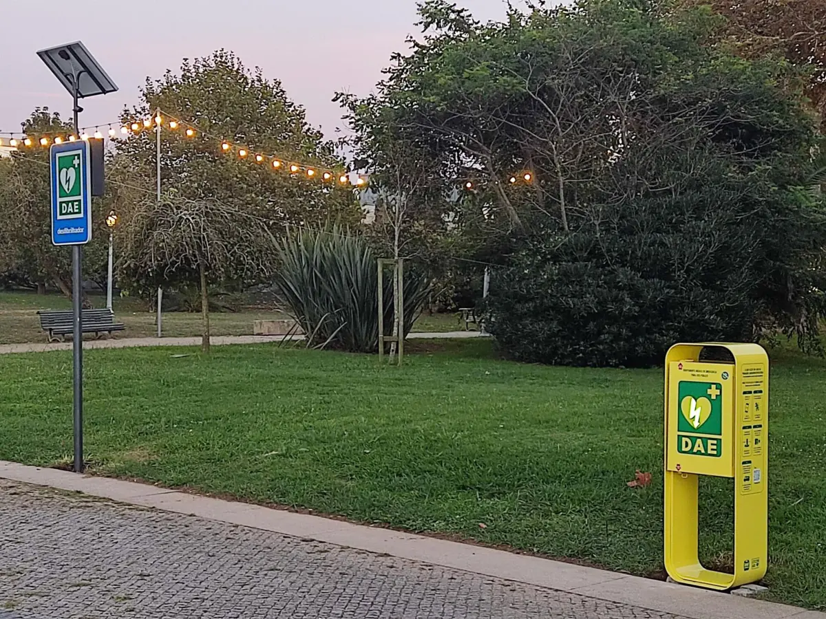 Imagem de contexto do artigo Espinho inaugura rede pública de desfibrilhadores automáticos