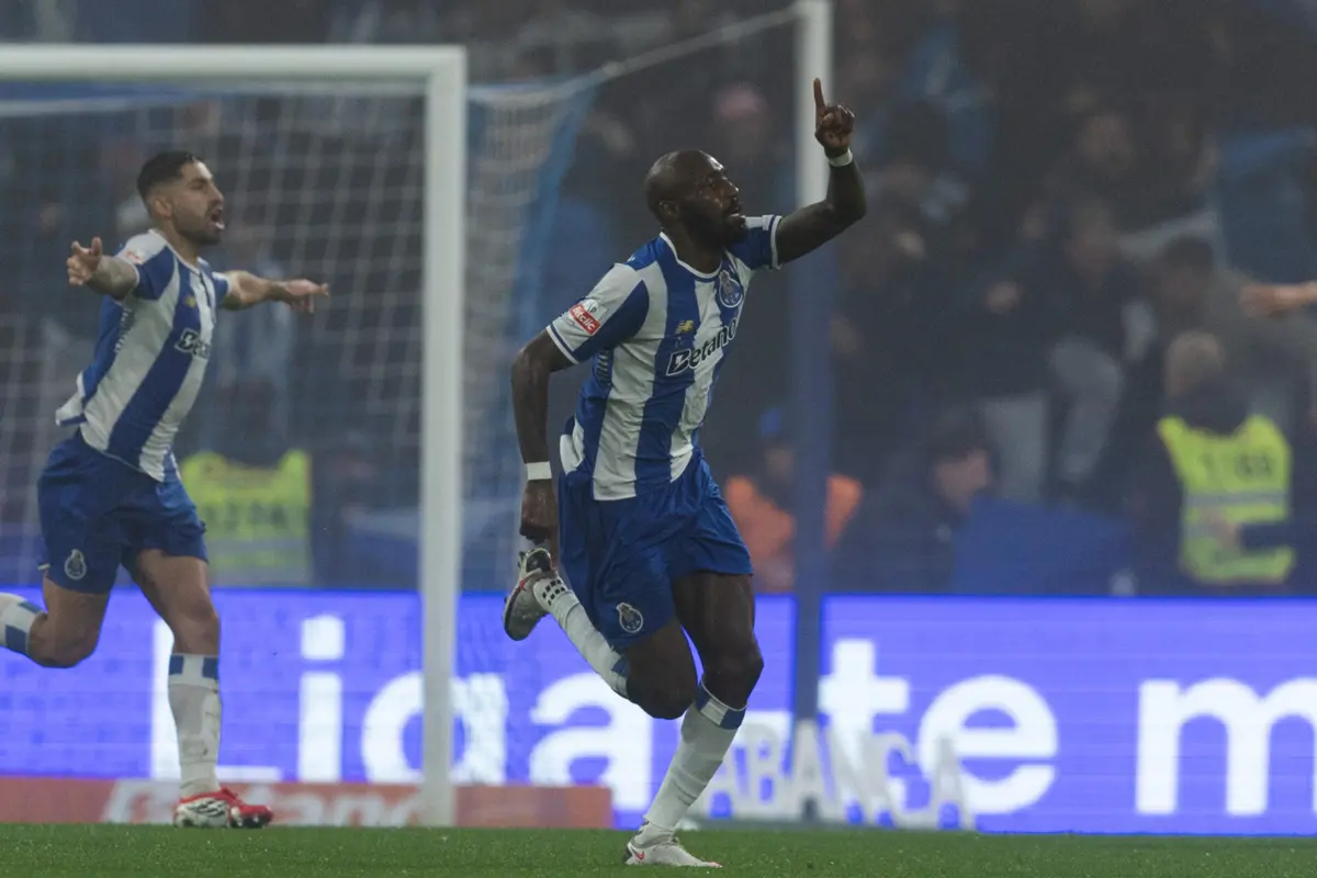 Celebração do internacional costa-marfinense após ter marcado na estreia