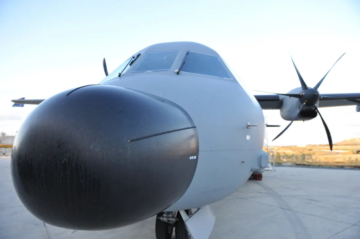 Avião C-295 a operar no Porto Santo e Madeira