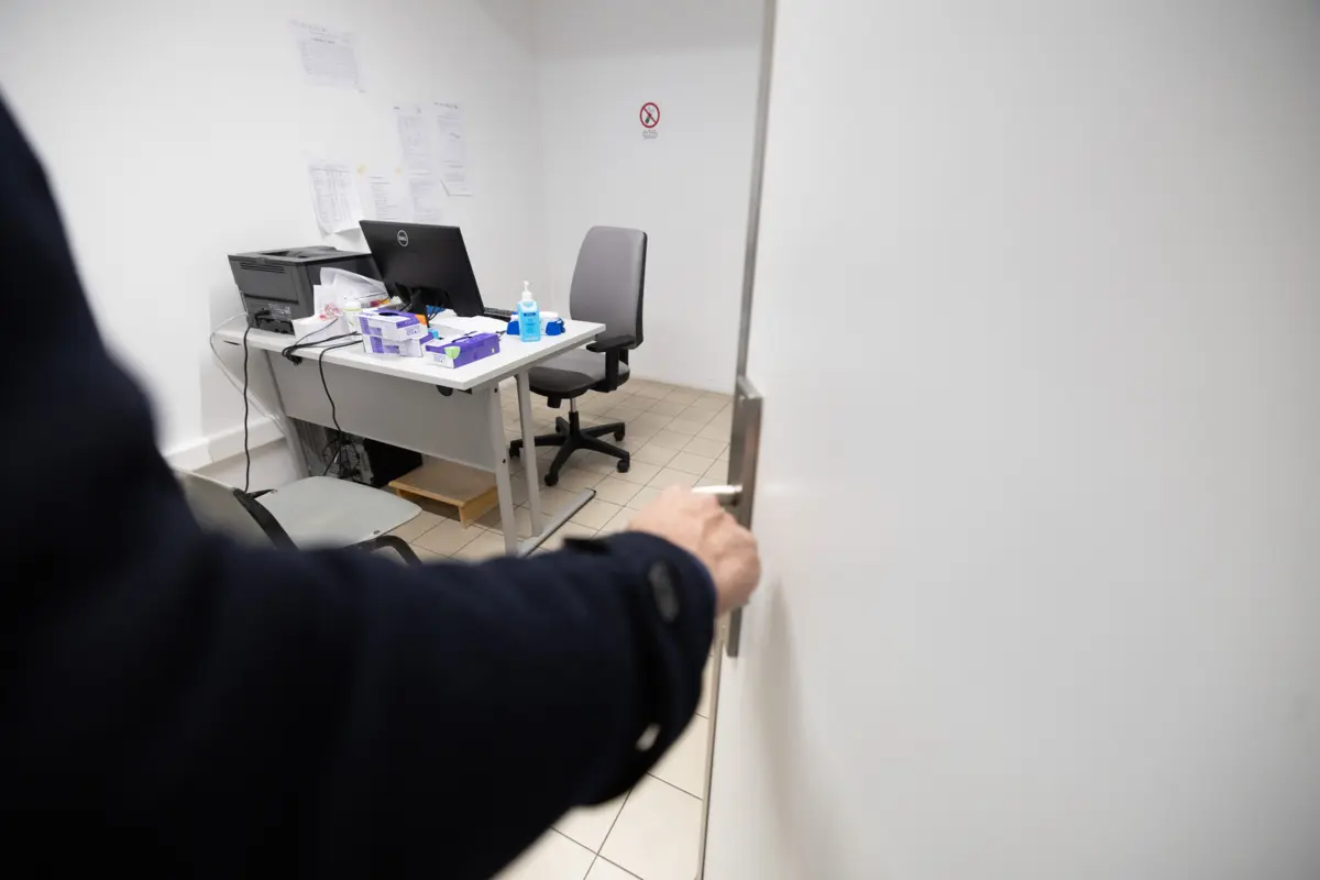 Num cenário cada vez mais complexo, o diretor da Ordem dos Enfermeiros pede “polícias à porta de todos os serviços de urgência, formação aos profissionais de saúde na área da seguran&