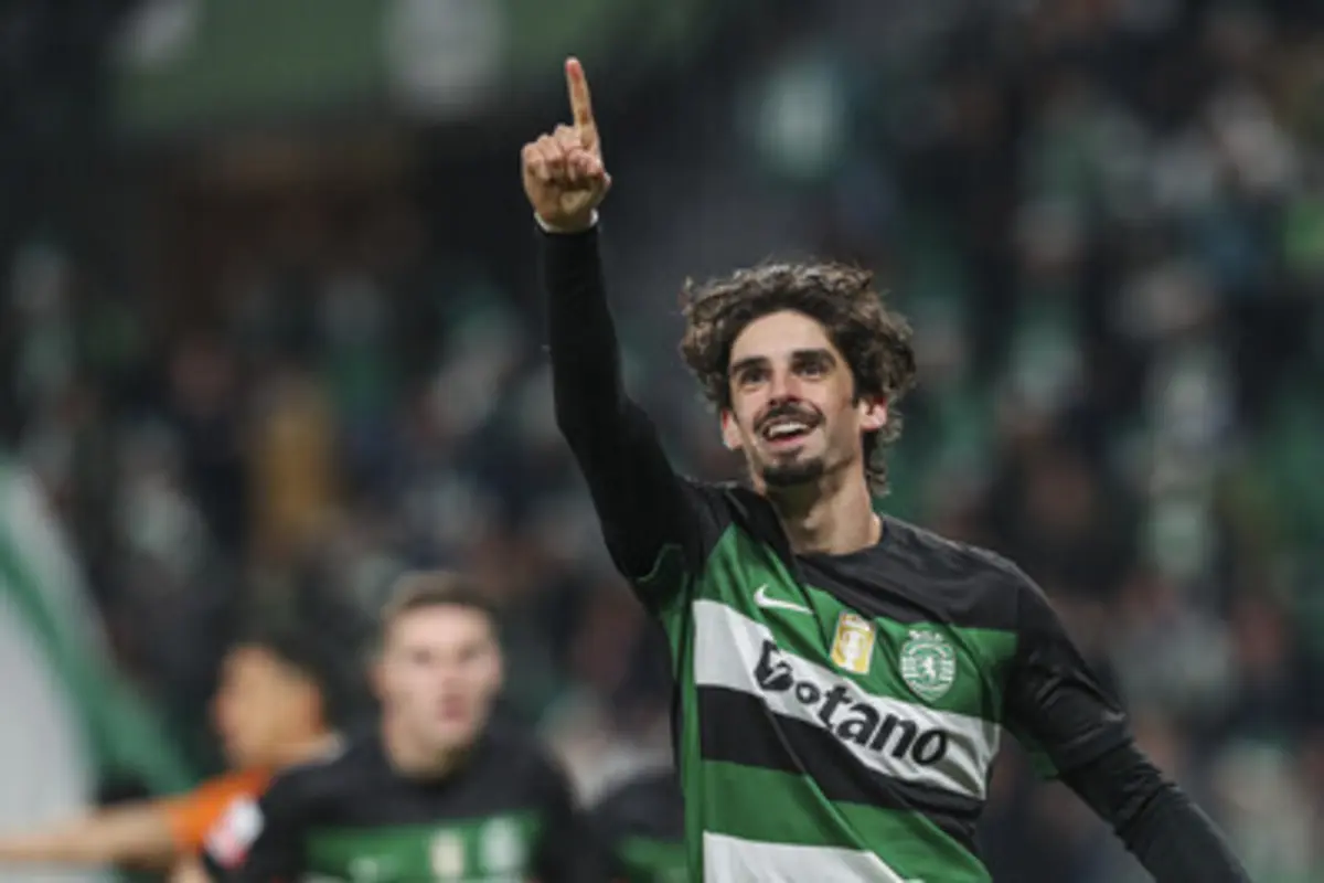 Trincão marca por duas vezes