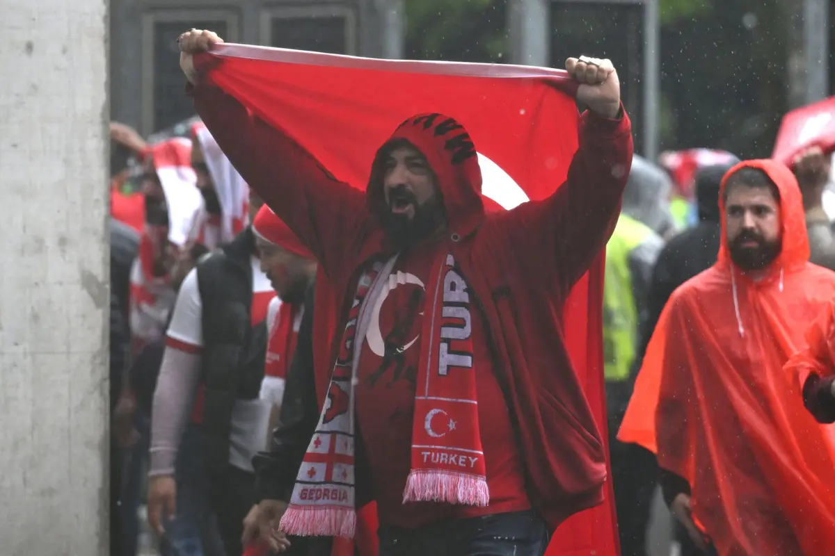 Adeptos da Turquia vão invadir Dortmund