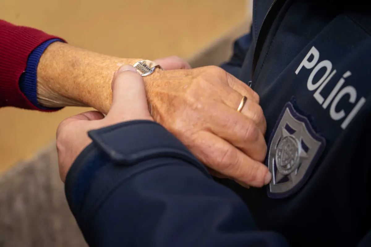 Pulseira "Estou Aqui Idoso" facilitou identificação e localização de familiares