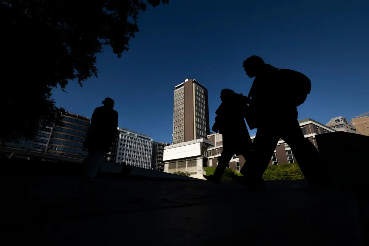 Torre de 14 pisos situa-se na Rua de Gonçalo Cristóvão