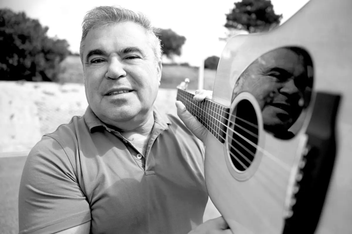 O cantor lançou o EP “Carrossel de loucura” em todas as plataformas digitais com três temas inéditos: “Beija na boca”, “Toma toma toma toma toma” e “Carrossel de loucura”.