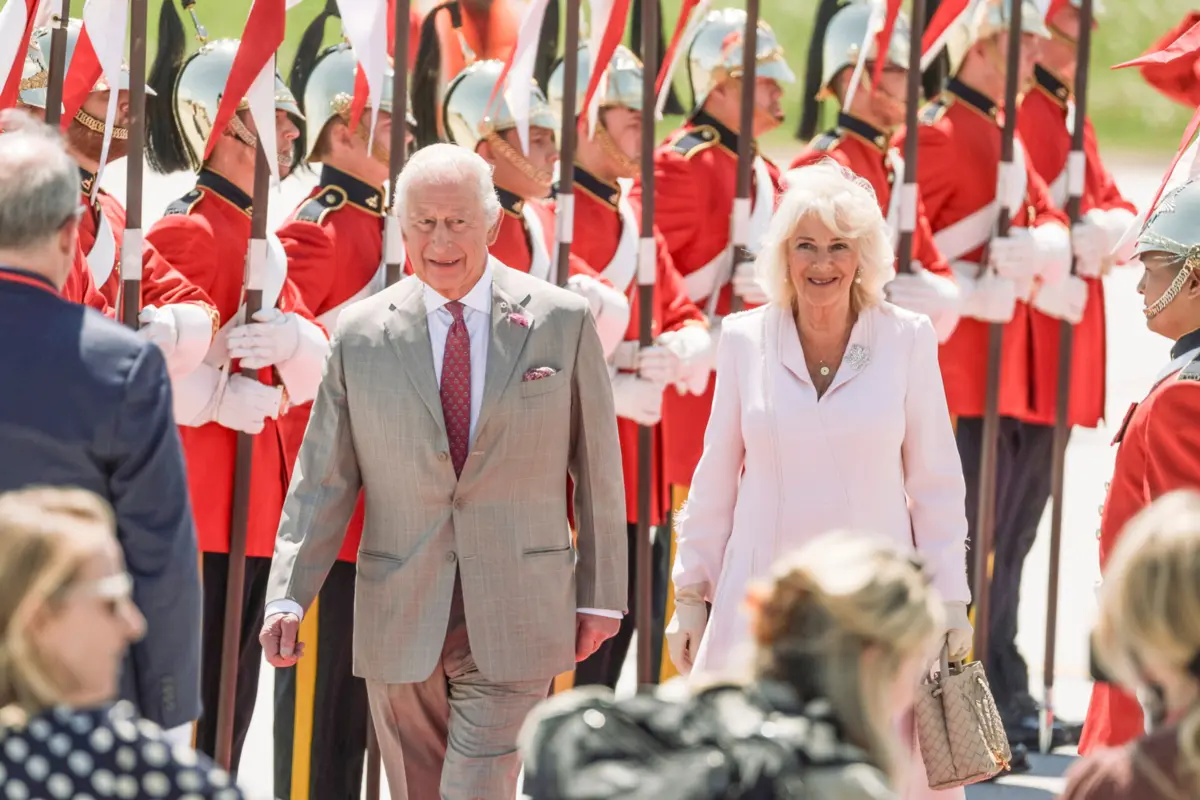 O rei Carlos III com a mulher, a rainha consorte Camila