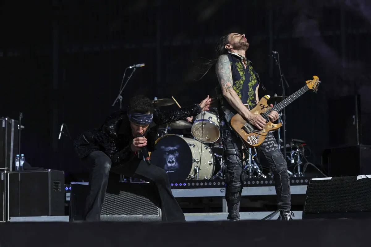 Gary Cherone e Nuno Bettencourt: o guitarrista dos Extreme, que é açoriano e do Benfica, foi uma das estrelas do primeiro dia