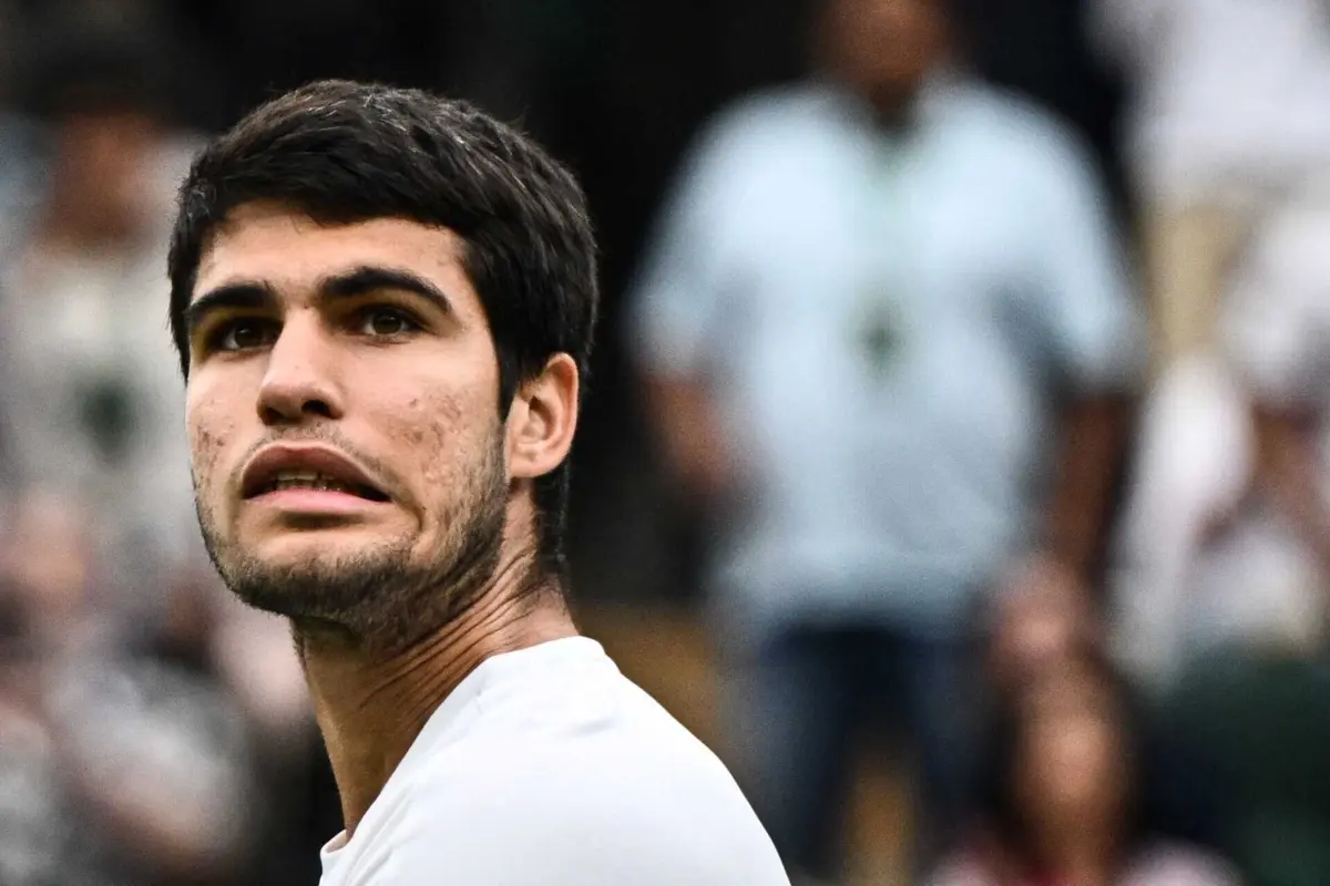 O espanhol perdeu contra Jannik Sinner e falha a final do torneio chinês