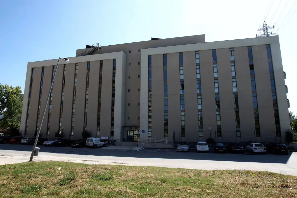 Residência Lloyd Braga é uma das visadas pelas queixas dos alunos