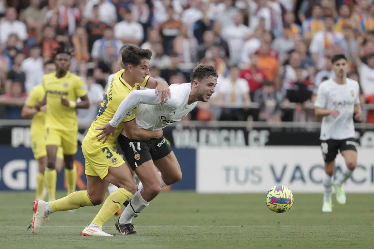 Nico jogou no Valência em 2022/23