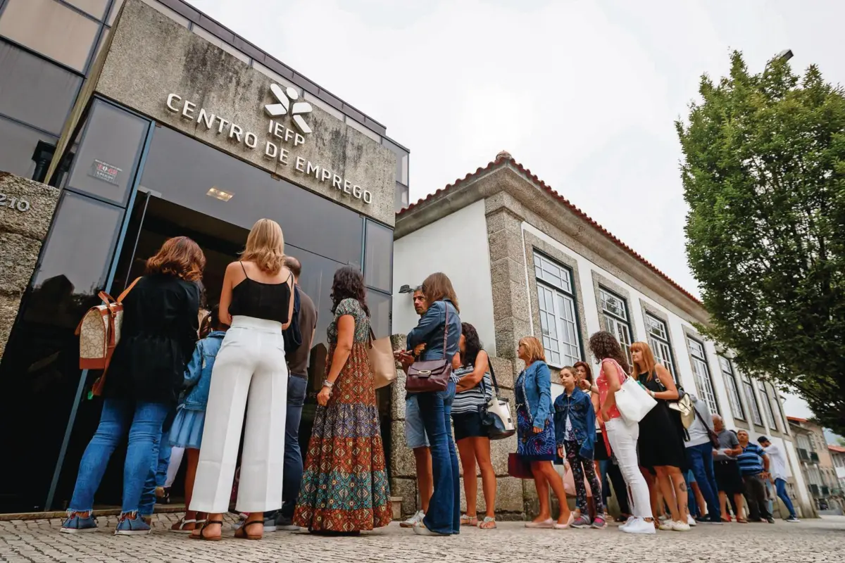 Trabalhadores em período experimental acabam muitas vezes nas filas do desemprego