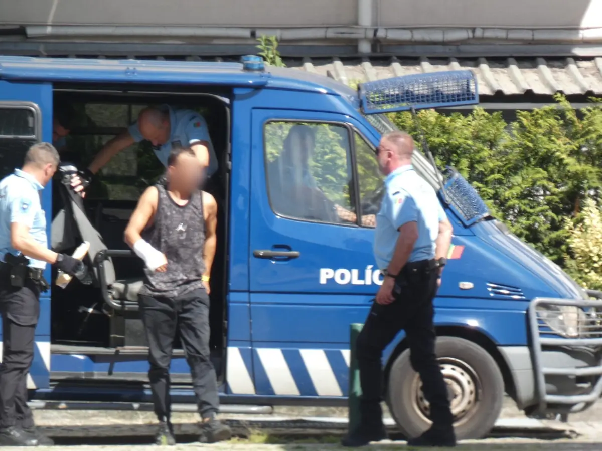 O detido vai ser hoje submetido a primeiro interrogatório judicial para a aplicação das medidas de coação