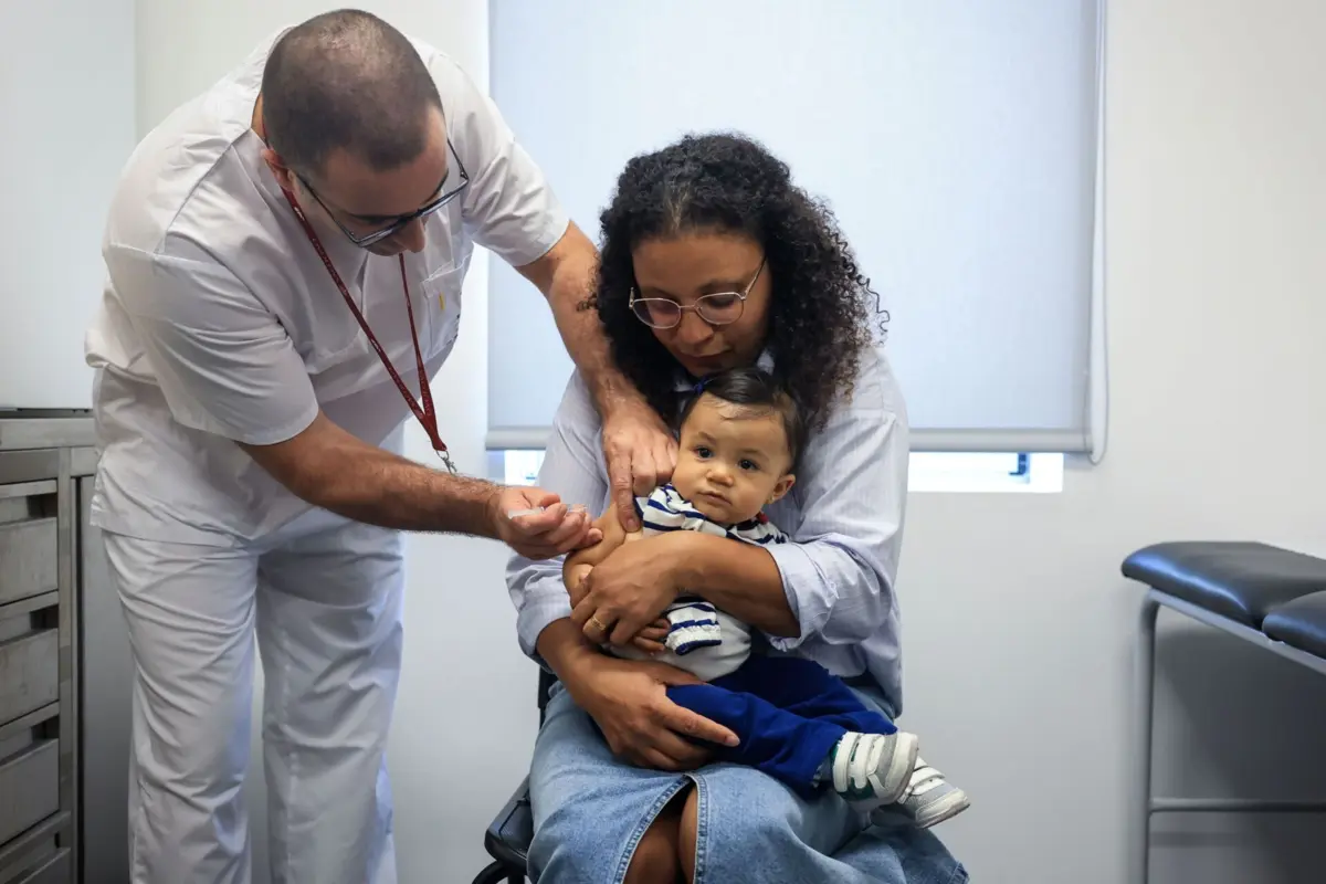 Maria Vitória, de um ano, foi vacinada contra a gripe na USF Novo Sentido, no Porto