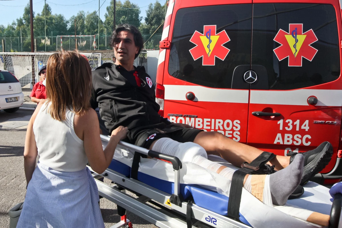 Bock a ser transportado para o hospital