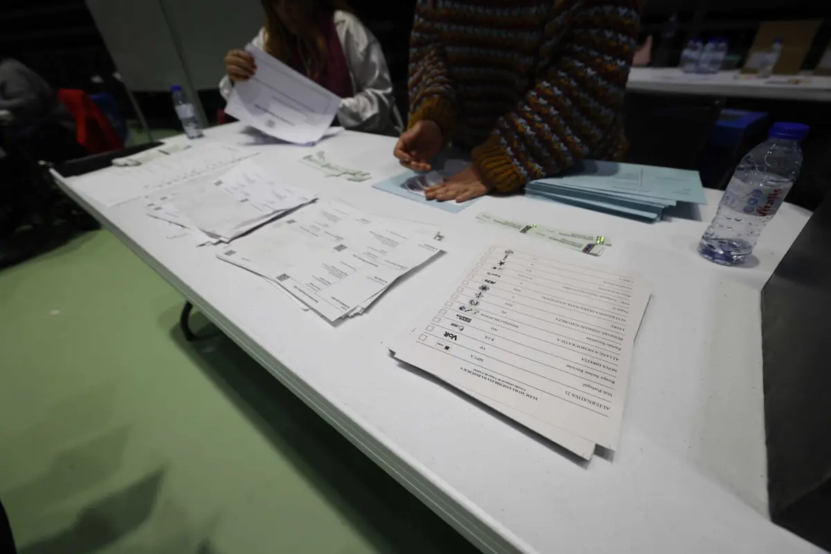 A mensagem disponibiliza uma ligação falsa para um voto online