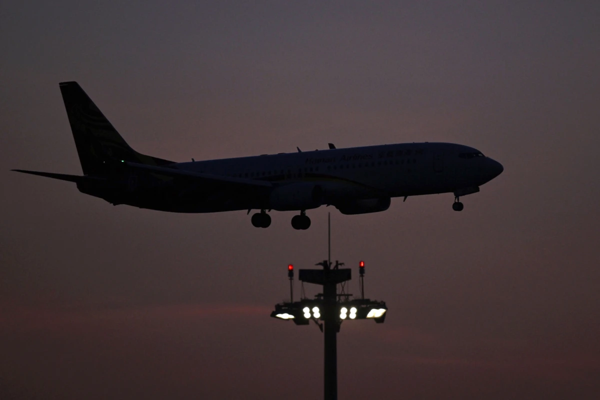 Os alertas obrigaram ao cancelamento ou atraso de voos das companhias Air India, IndiGo, Akasa Air, Vistara, SpiceJet, Star Air e Alliance Air