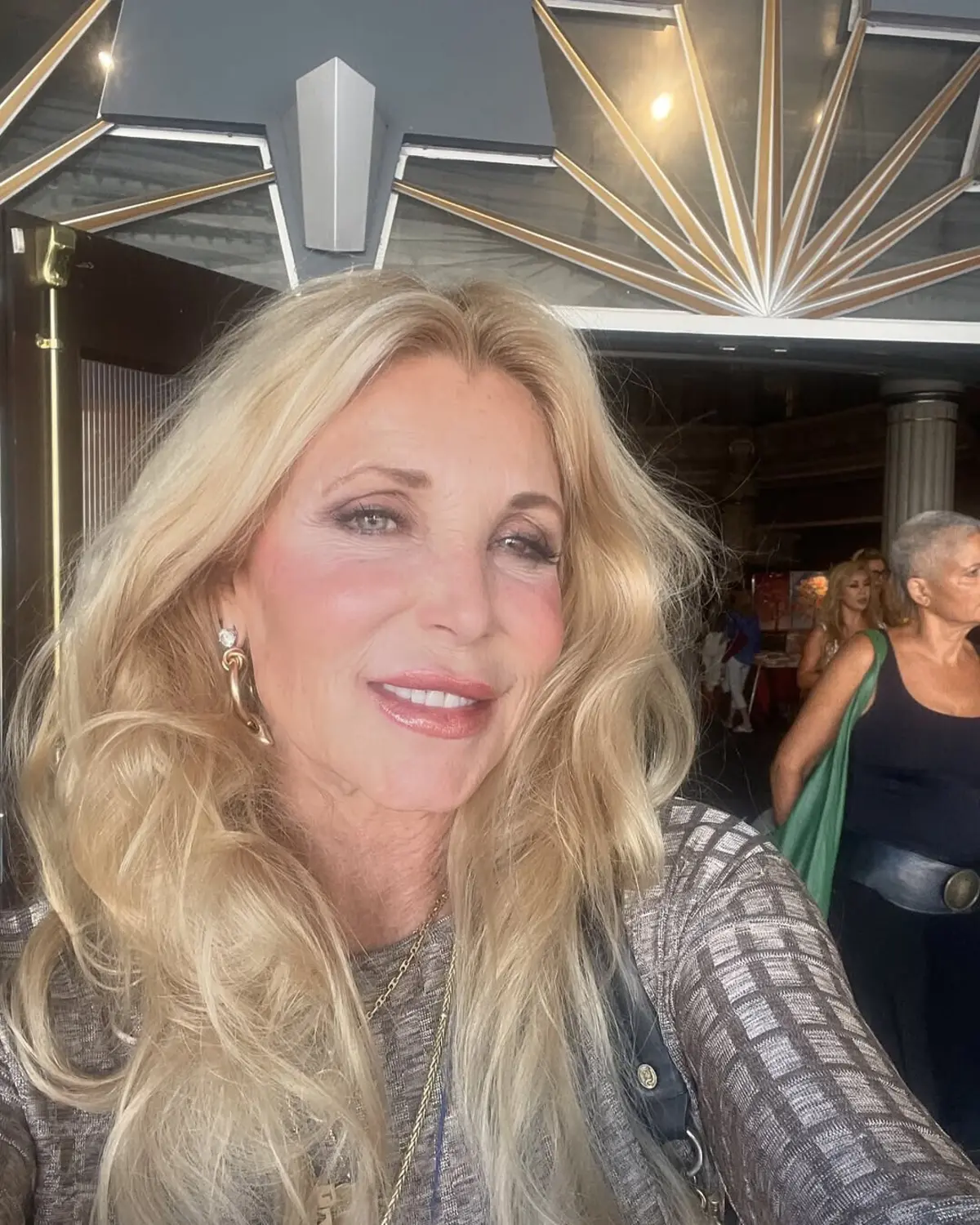 Atriz Pamela Bach foi encontrada sem vida em casa, a 5 de março