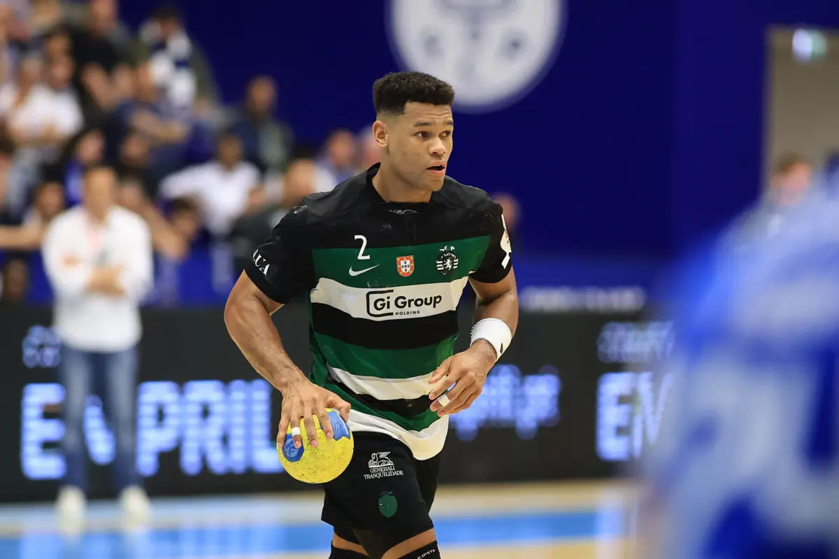 Sporting é líder isolado