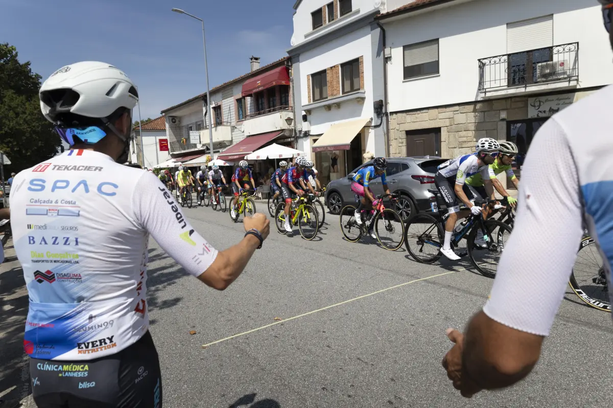 Três ciclistas destacam-se entre os vencedores de uma prova que vai para as estadas desde 1979